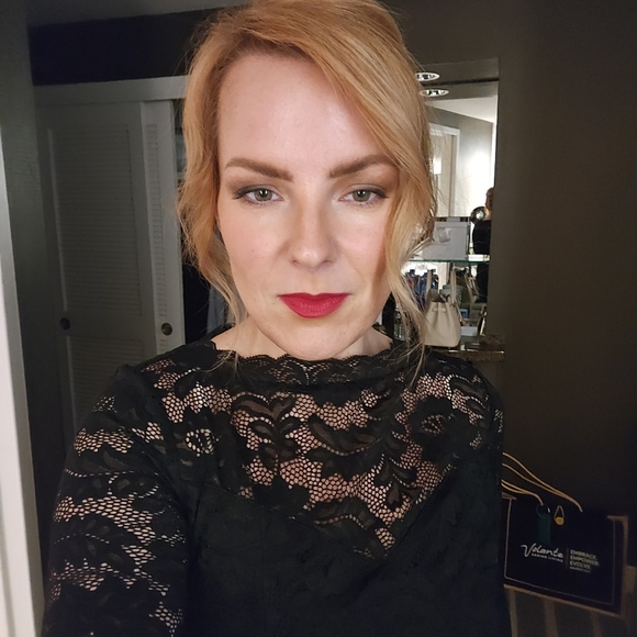 Meet your Posher, Tiffany - Picture 2 of 3